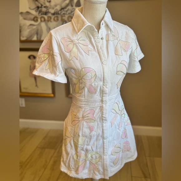 QUEEN OF SPARKLES Dresses & Skirts - New! QUEEN OF SPARKLES White and Iridescent Pink Metallic Bow Mini Dress